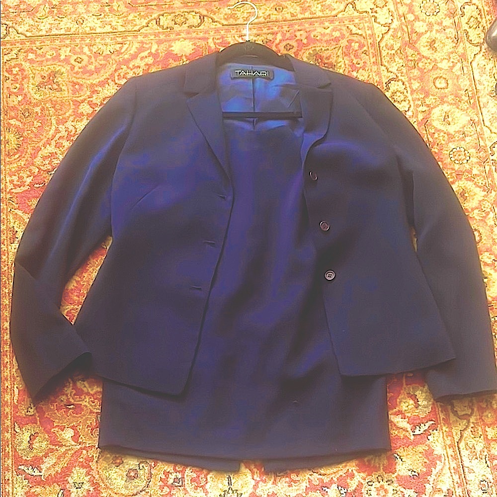NWOT Tahari Navy Blazer & Skirt Set. Poly. Classic. Fully lined.